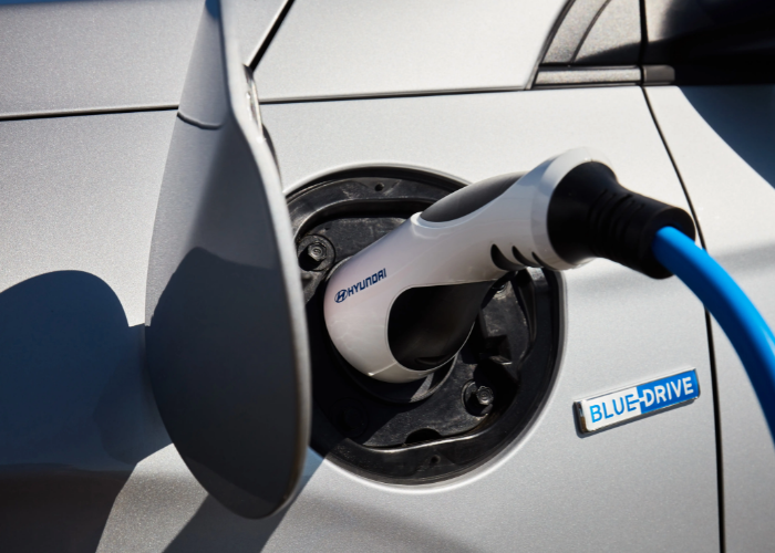 How Does a Plug-In Hybrid Vehicle Actually Work? What You Need To Know